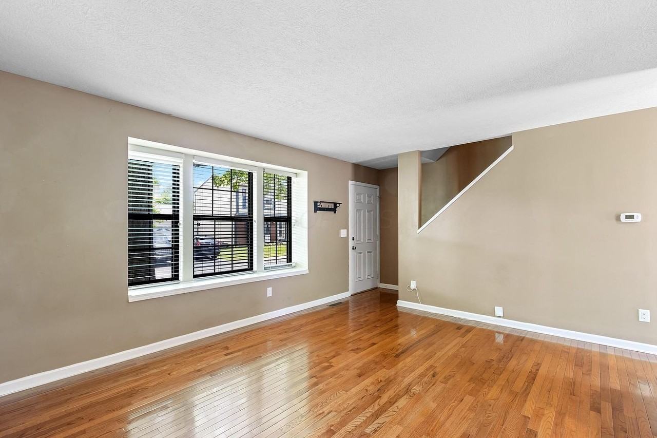 7701 Kelvinway Dr - Photo 3 of 7