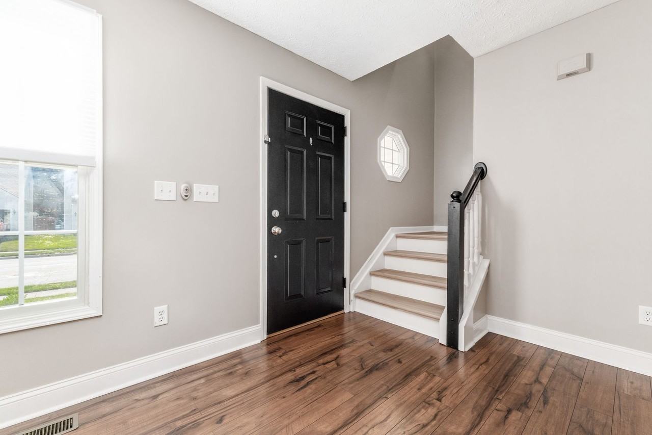8446 Olenbrook Dr - Photo 7 of 41
