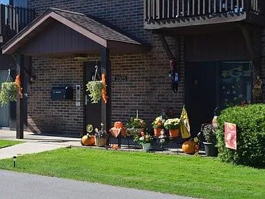 2130 W Russet Ct #1 - Photo 2 of 6