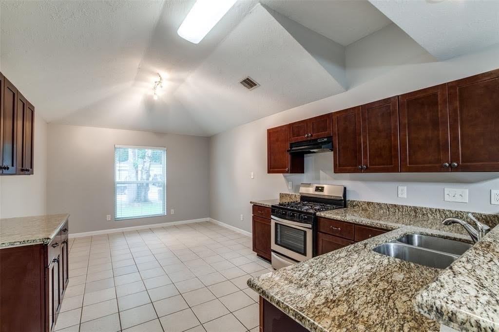 22707 Bridgewater Dr #1 - Photo 4 of 15