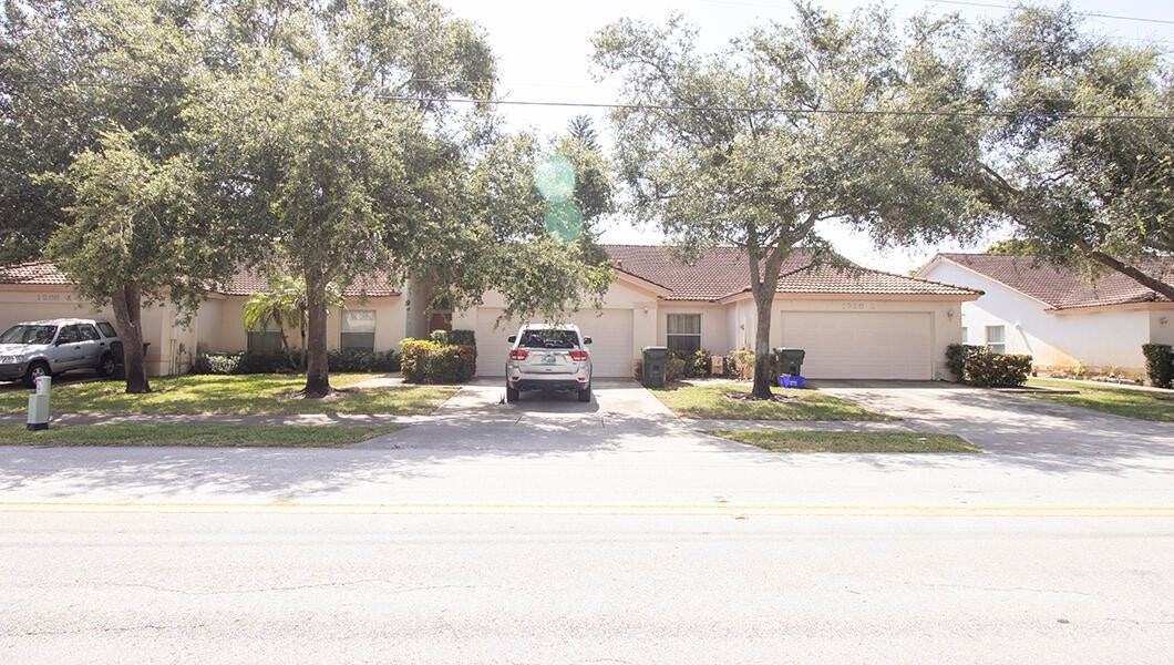 1220 Nw 15th Ave - Photo 2 of 6