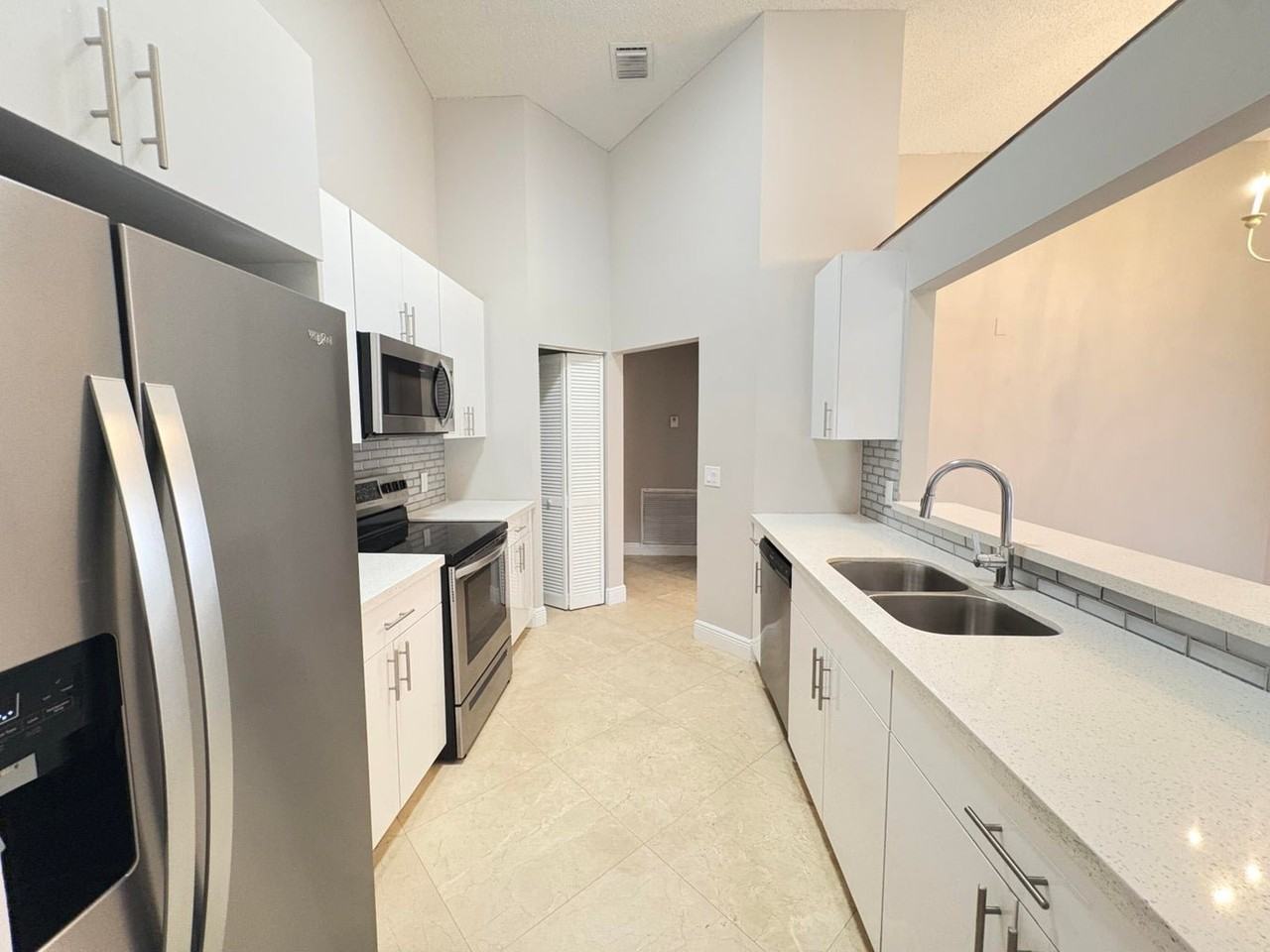 1220 Nw 15th Ave - Photo 3 of 6