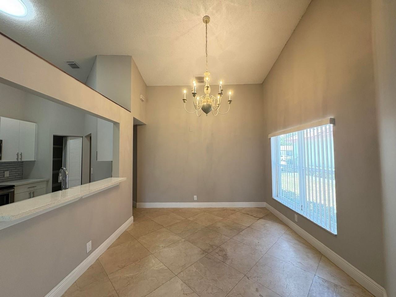 1220 Nw 15th Ave - Photo 4 of 6
