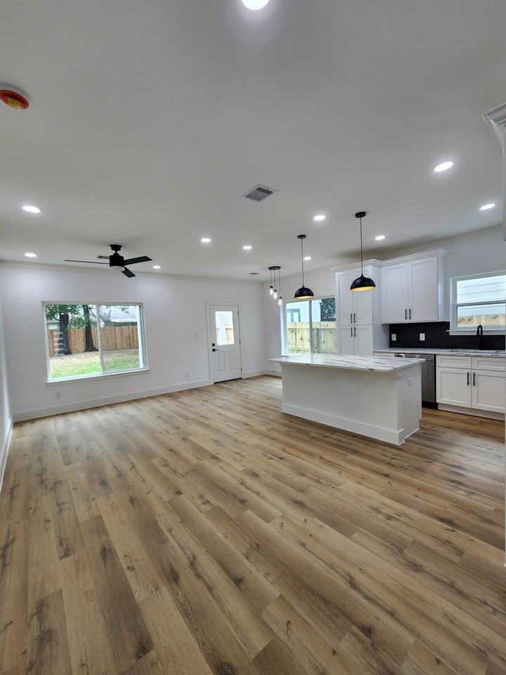 316 S Sandra St #A - Photo 3 of 16