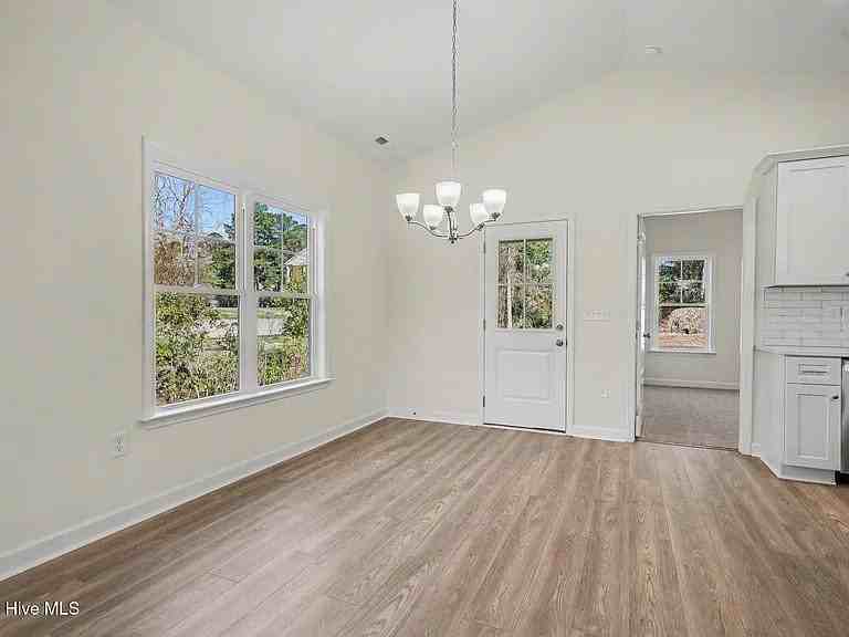 1711 Elizabeth Dr - Photo 4 of 10