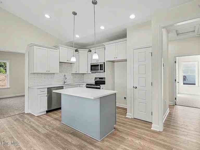 1711 Elizabeth Dr - Photo 5 of 10