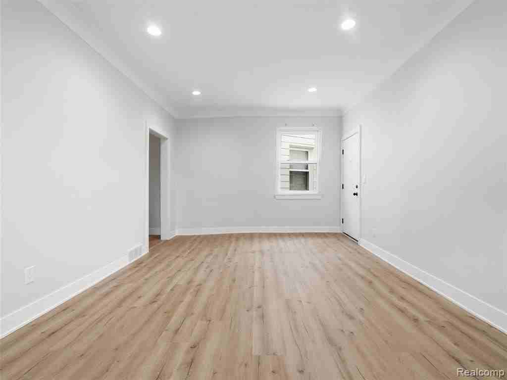 146 E Hazelhurst St #6 - Photo 4 of 7