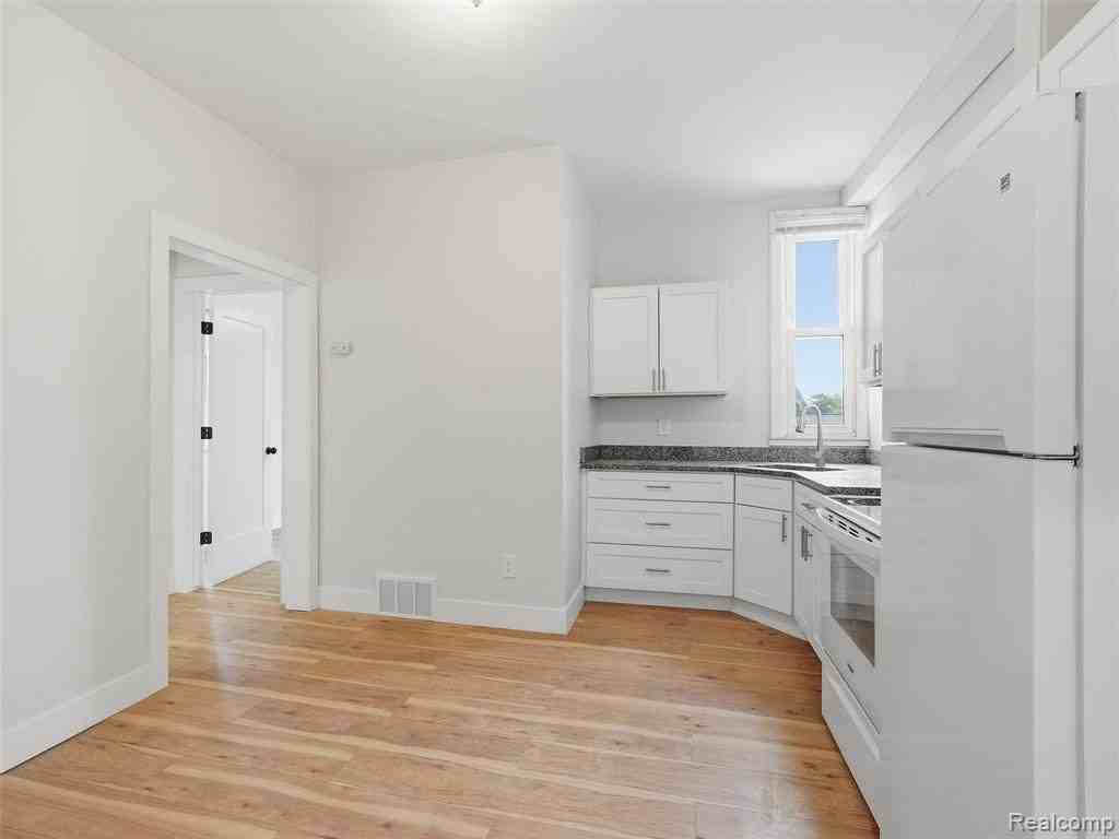 146 E Hazelhurst St #6 - Photo 5 of 7