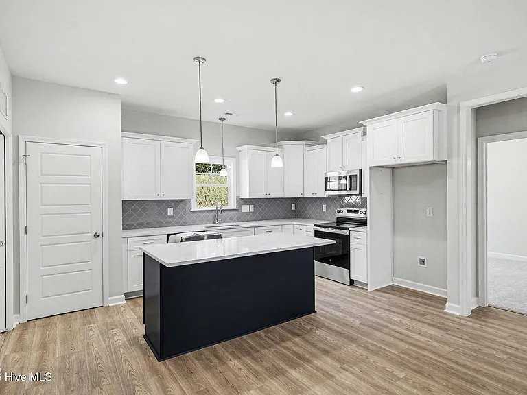 1709 Elizabeth Dr - Photo 3 of 9