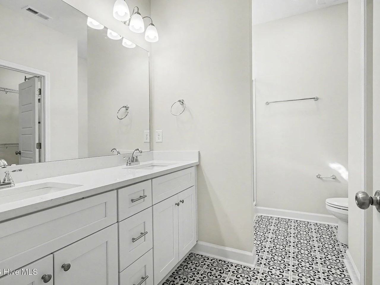 1709 Elizabeth Dr - Photo 4 of 9