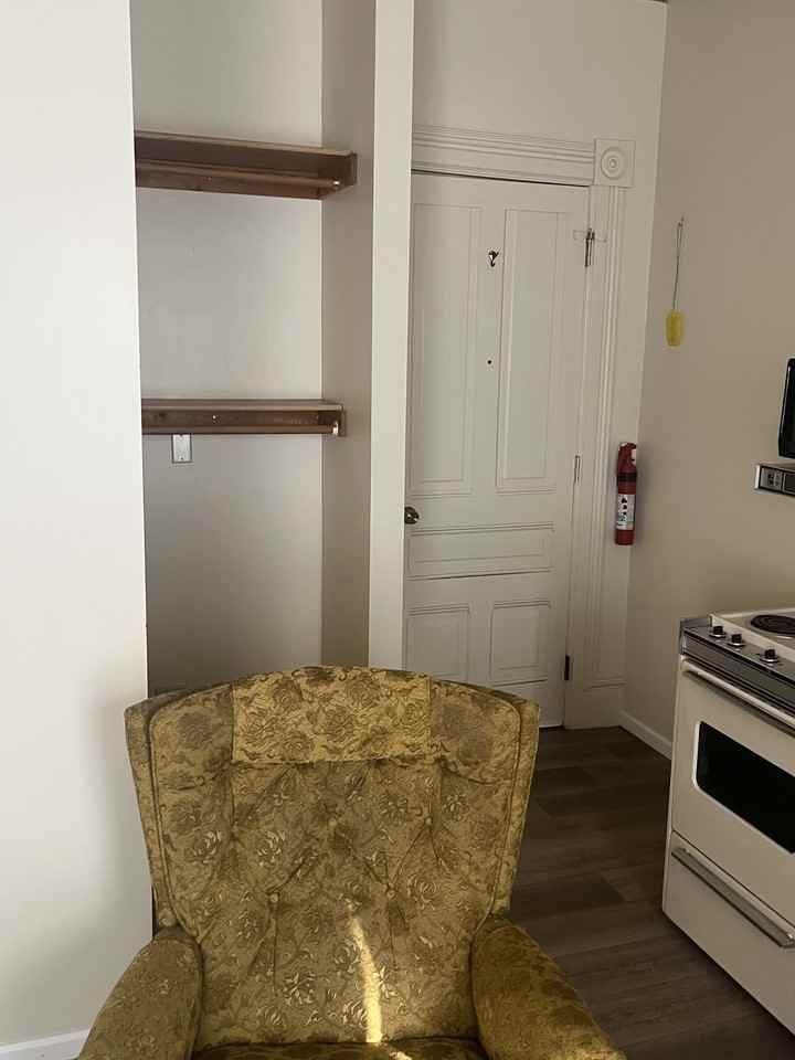 811 3rd Ave #5 - Photo 4 of 7