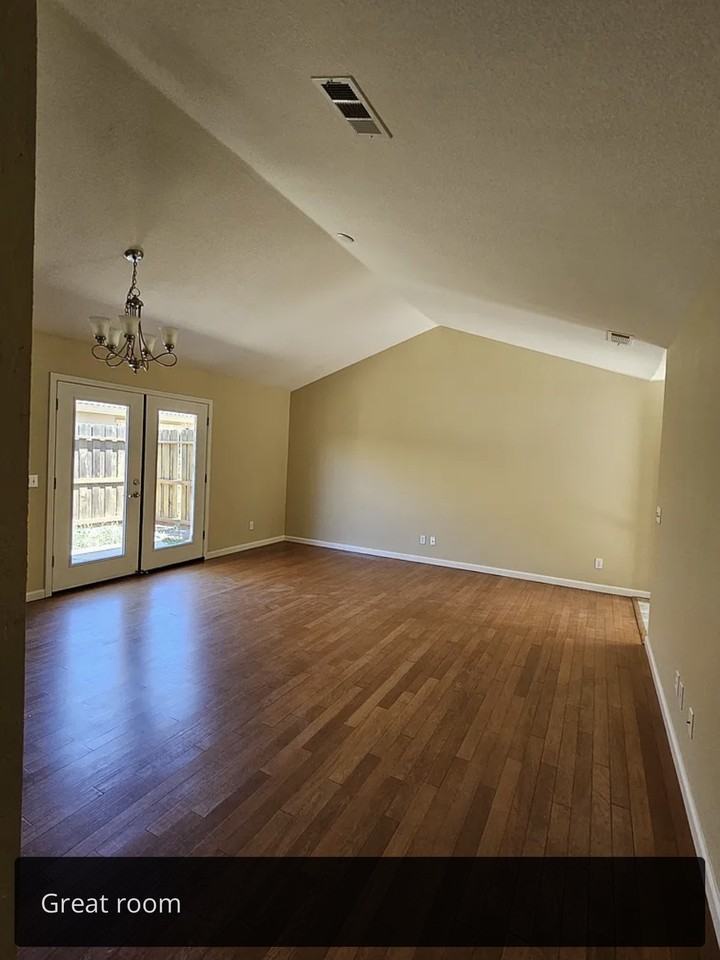 425 Acacia St #2 - Photo 3 of 8