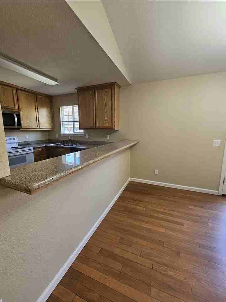 425 Acacia St #2 - Photo 4 of 8