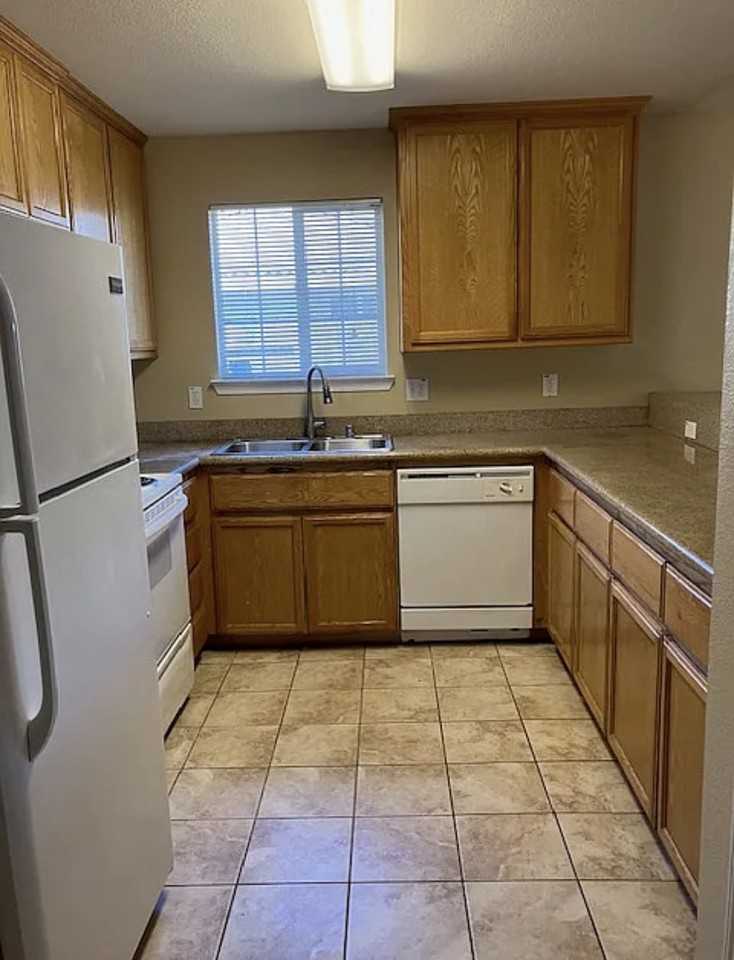 425 Acacia St #2 - Photo 5 of 8