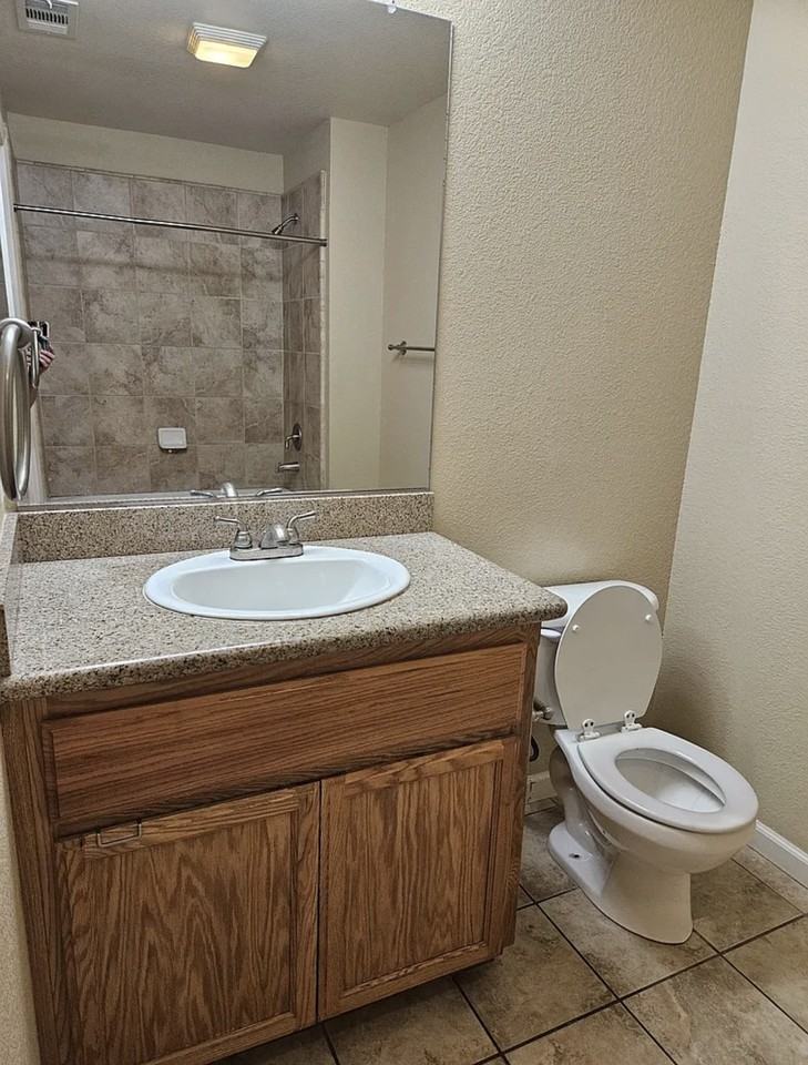 425 Acacia St #2 - Photo 6 of 8