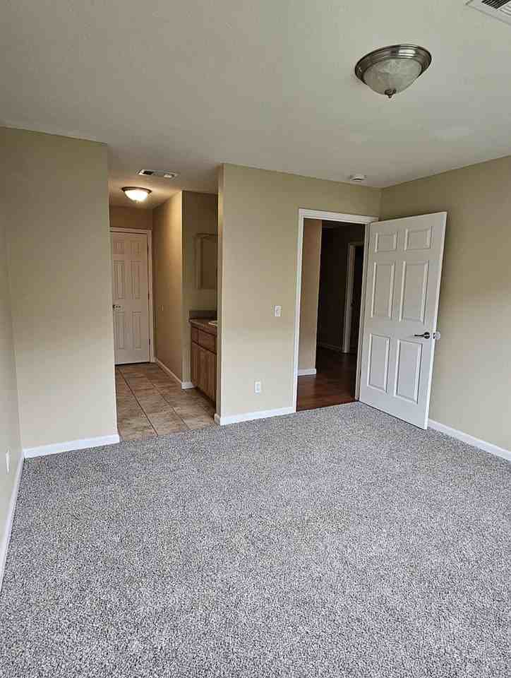 425 Acacia St #2 - Photo 7 of 8