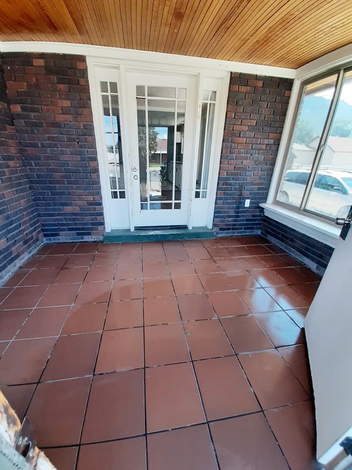 32 N Center St #A - Photo 4 of 21