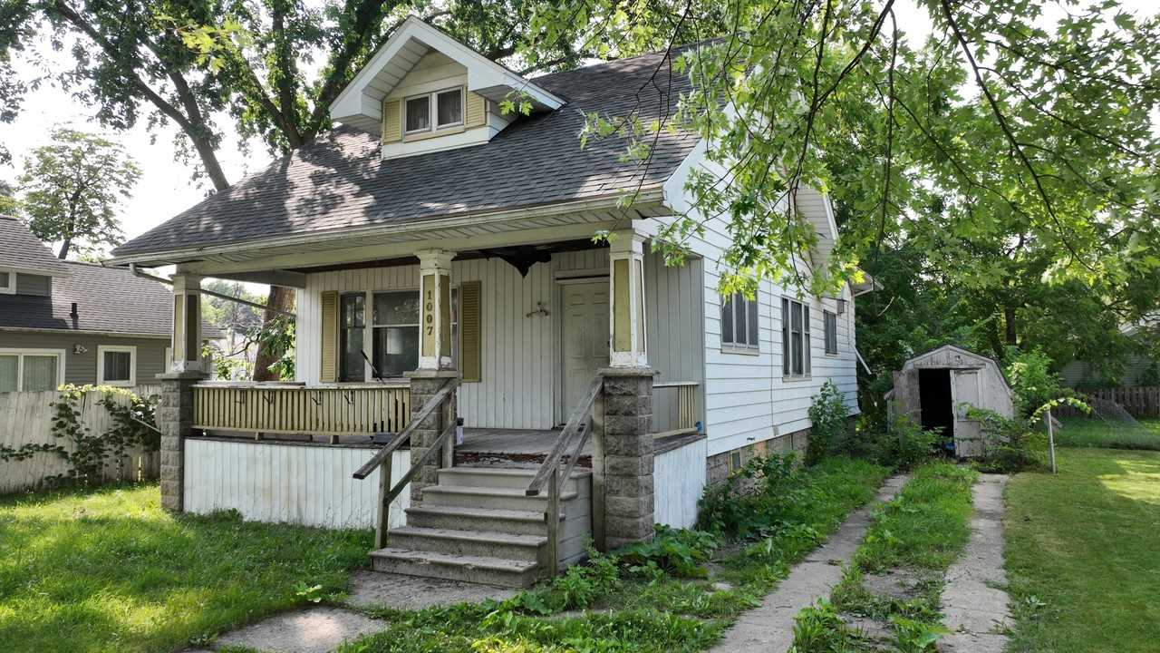 1007 N Oakley St #NA - Photo 2 of 28
