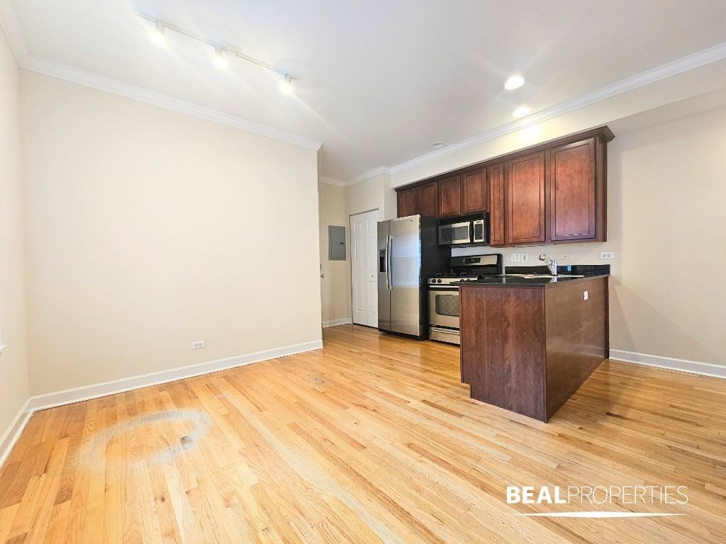 3246 N Clifton Ave - Photo 2 of 14