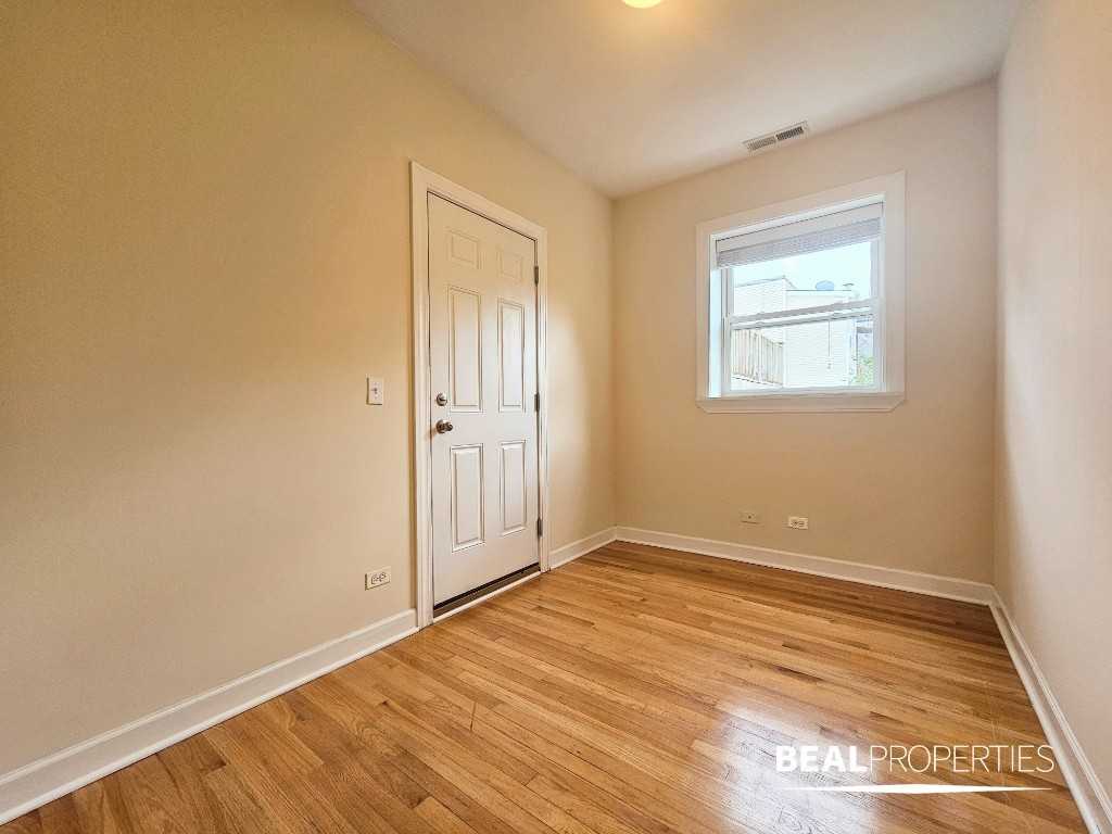 3246 N Clifton Ave - Photo 7 of 14