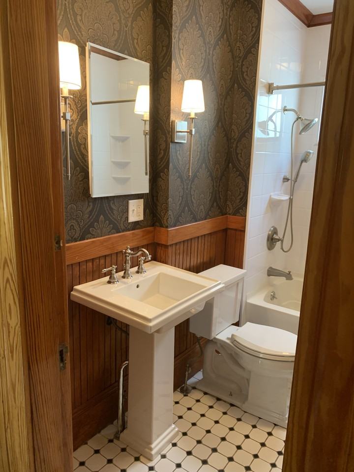 498 Hanover St #1 - Photo 4 of 8