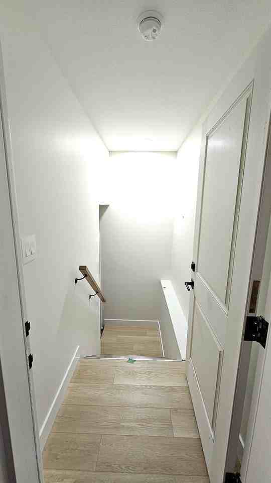 102 Haverstock Cres - Photo 2 of 22