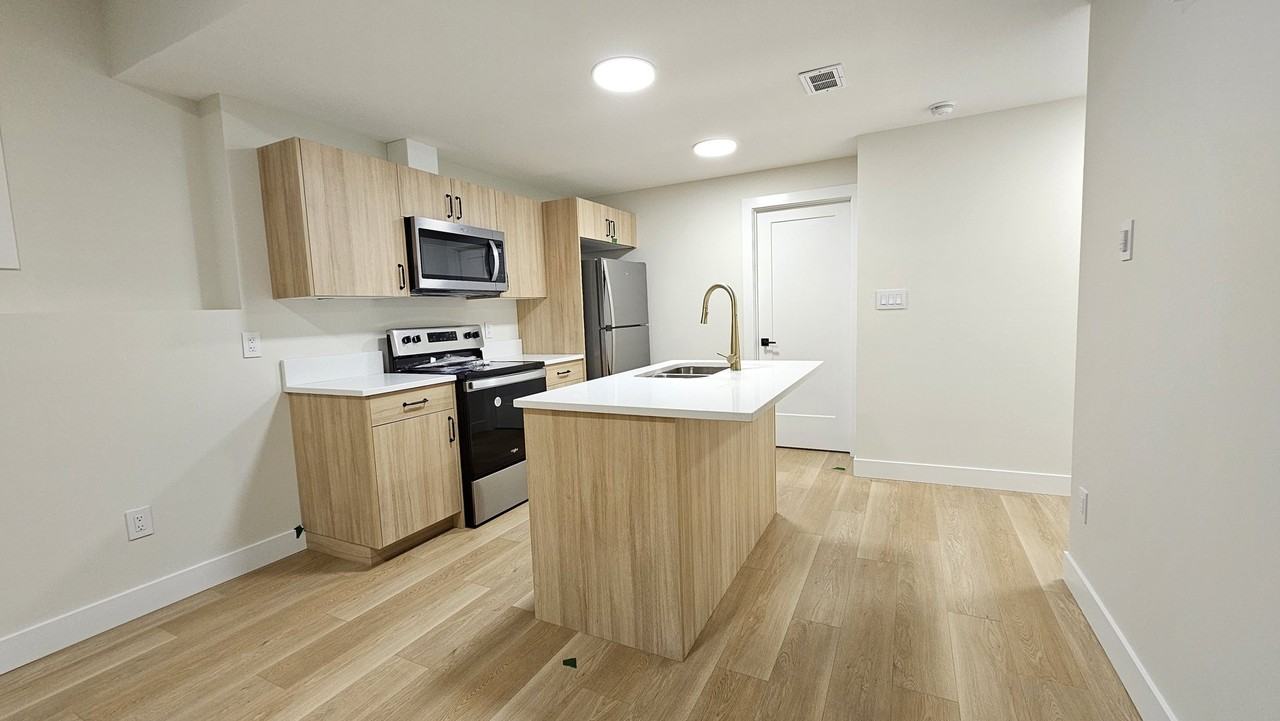 102 Haverstock Cres - Photo 4 of 22