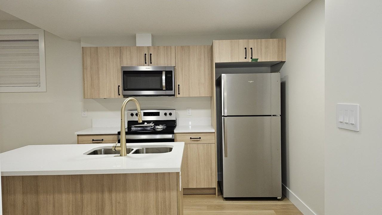 102 Haverstock Cres - Photo 5 of 22