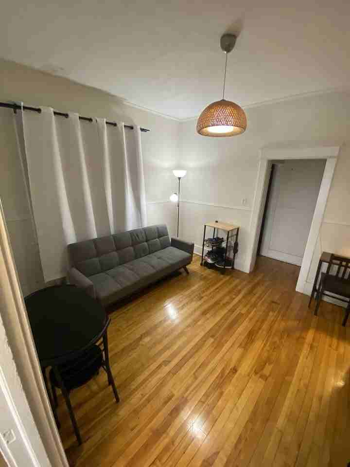 416 Somerset St W - Photo 4 of 8