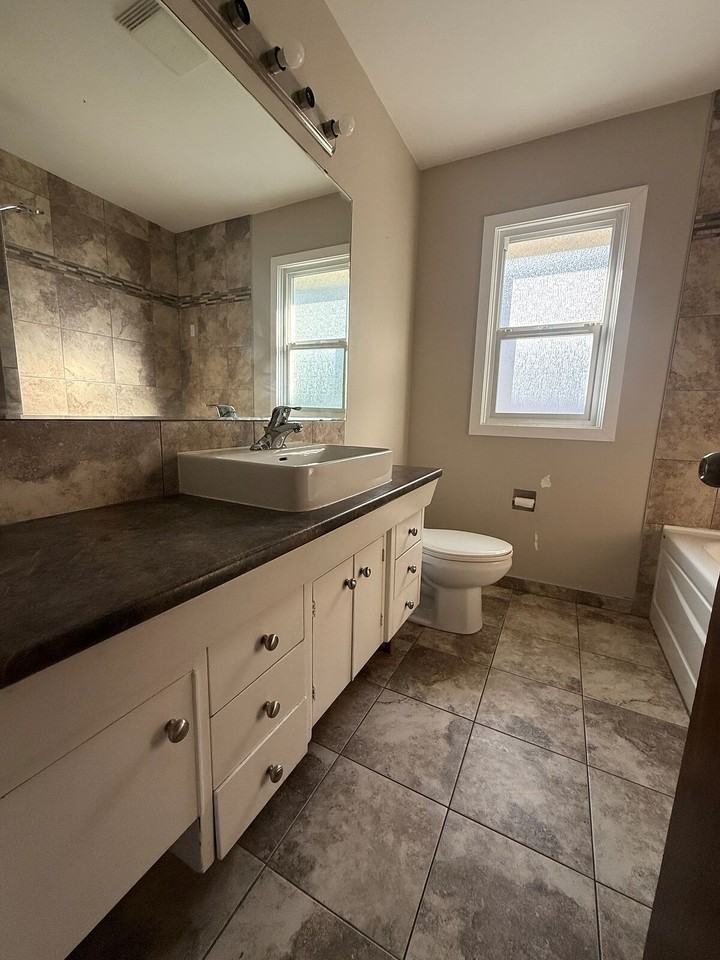 2648 A - 2648 Capitol Hill Crescent Nw - Photo 4 of 16
