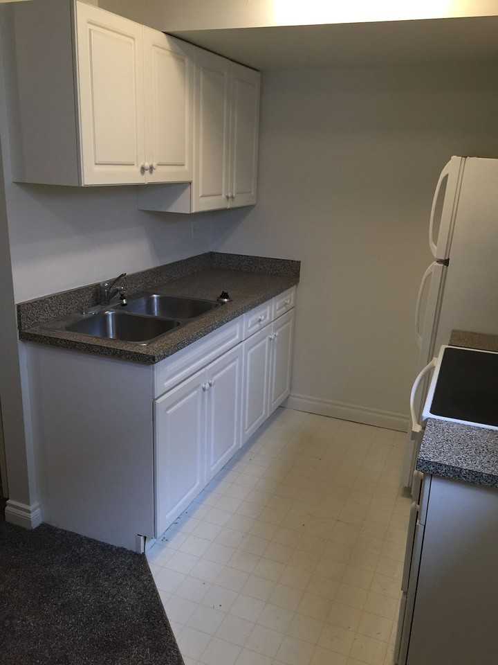 2158 47 Ave Sw - Photo 2 of 11
