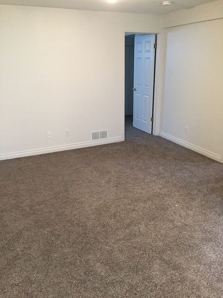 2158 47 Ave Sw - Photo 5 of 11