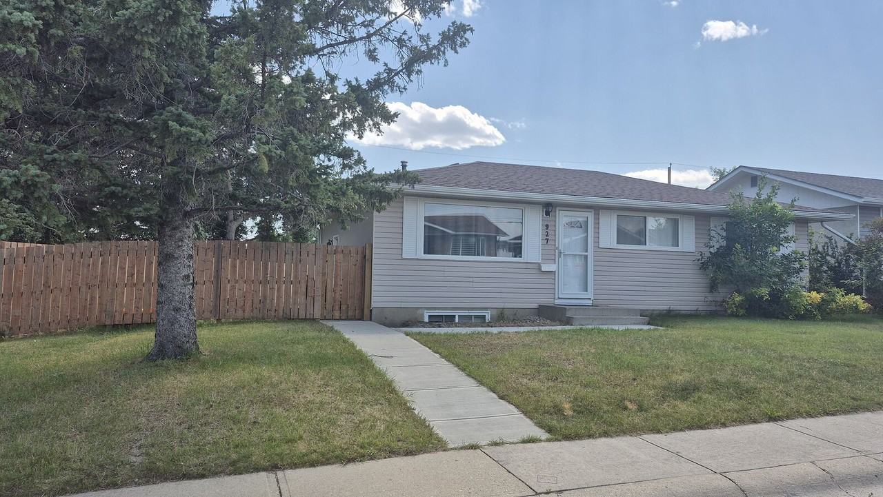 927 Raynard Cres Se - Photo 2 of 11
