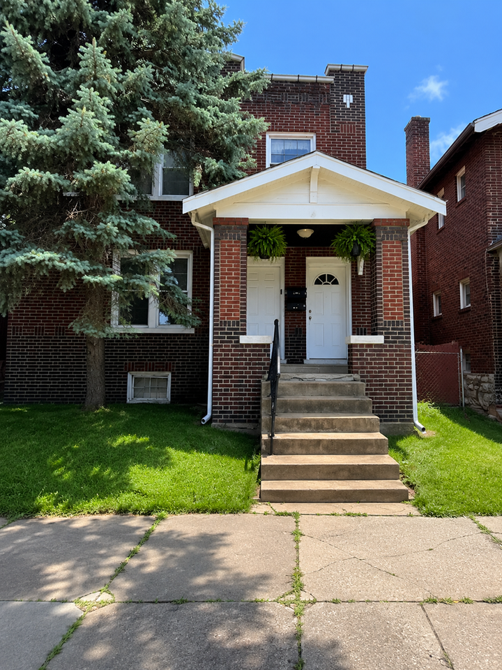 3676 Montana St - Photo 2 of 18