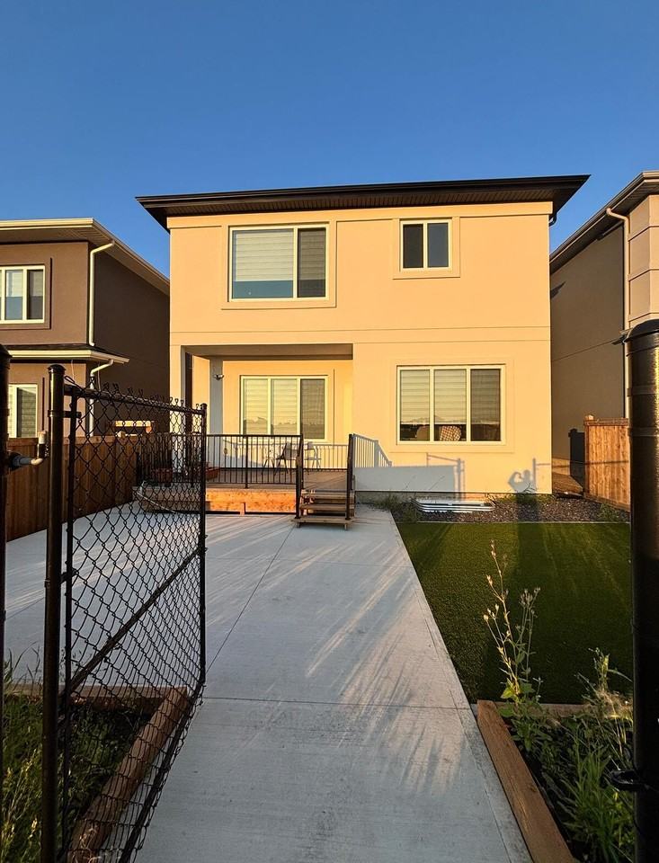 1740 19 St Nw - Photo 2 of 27