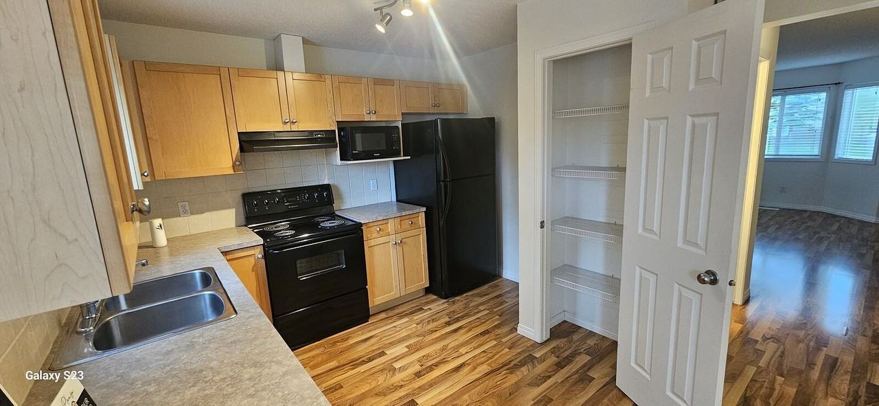 114 Royal Birch Villas Nw - Photo 2 of 8