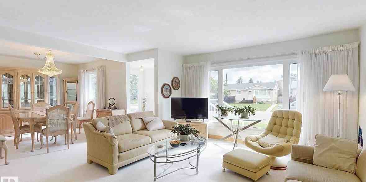 8940 147 St Nw - Photo 4 of 28