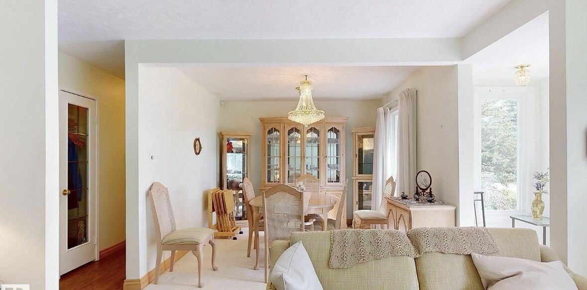 8940 147 St Nw - Photo 6 of 28