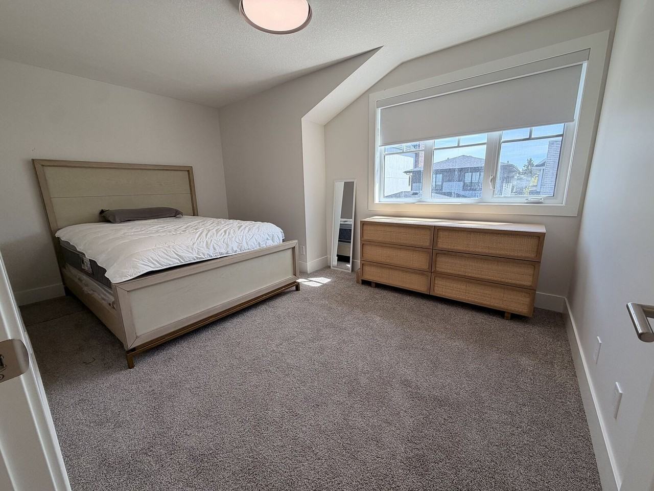 223 Calais Dr Sw - Photo 2 of 9