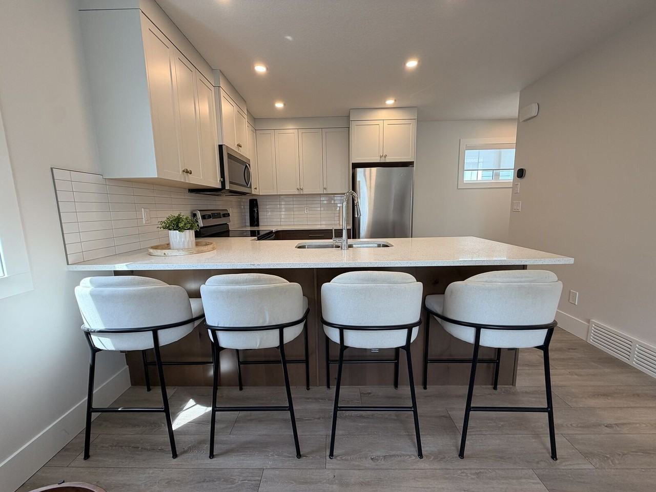 223 Calais Dr Sw - Photo 5 of 9