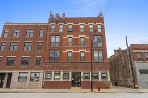featured image of 660 W Grand Ave #2W