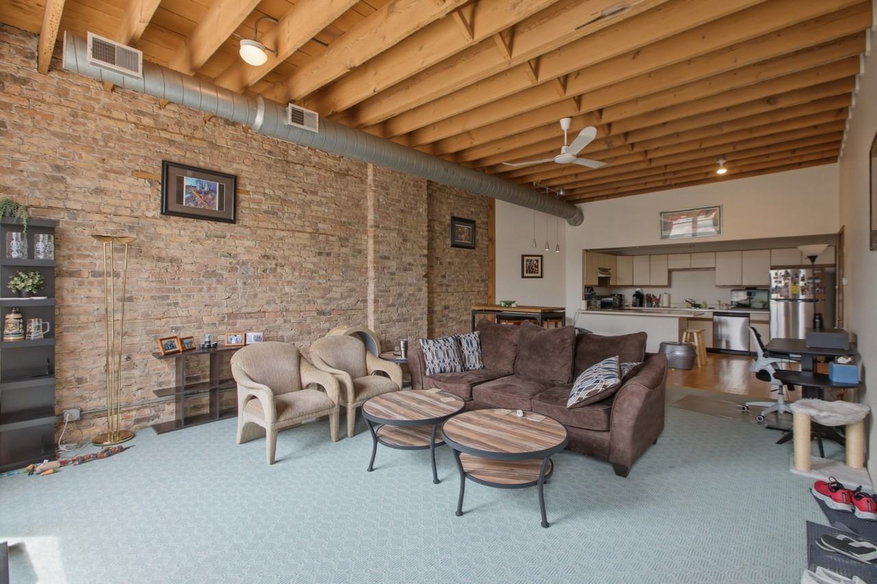 660 W Grand Ave #2W - Photo 4 of 17