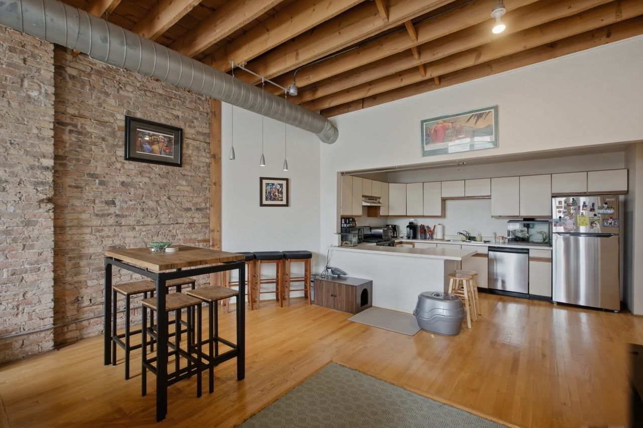 660 W Grand Ave #2W - Photo 6 of 17