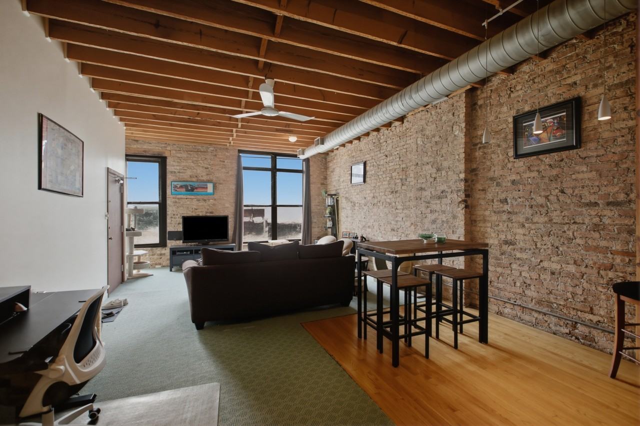660 W Grand Ave #2W - Photo 7 of 17