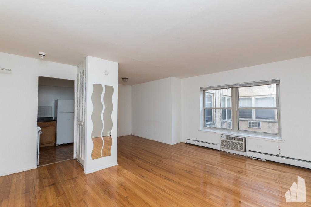 6830 N Sheridan Rd #371 - Photo 2 of 10