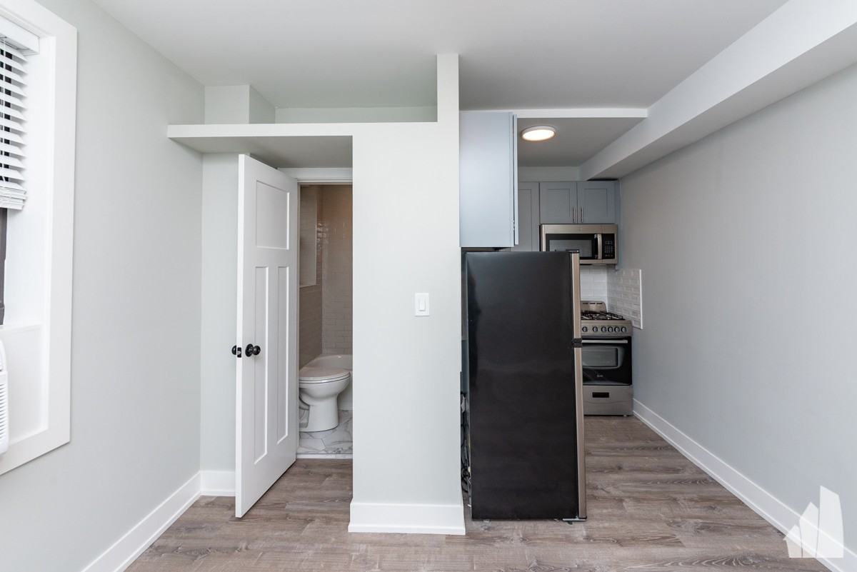 505 W Belmont Ave #2H - Photo 6 of 12