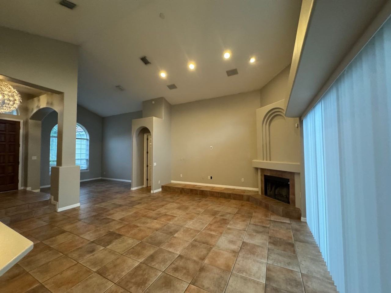 2521 Roat Dr - Photo 6 of 39