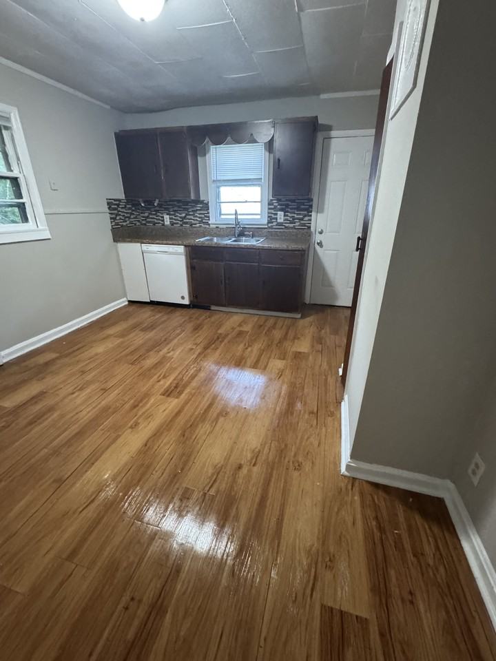 1613 Dorchester Ave #1 - Photo 3 of 6