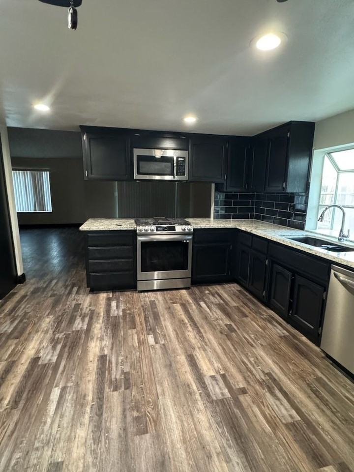 4100 Cyclone Dr - Photo 2 of 13