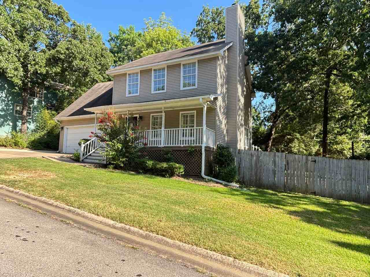 1823 W Berry St - Photo 3 of 27